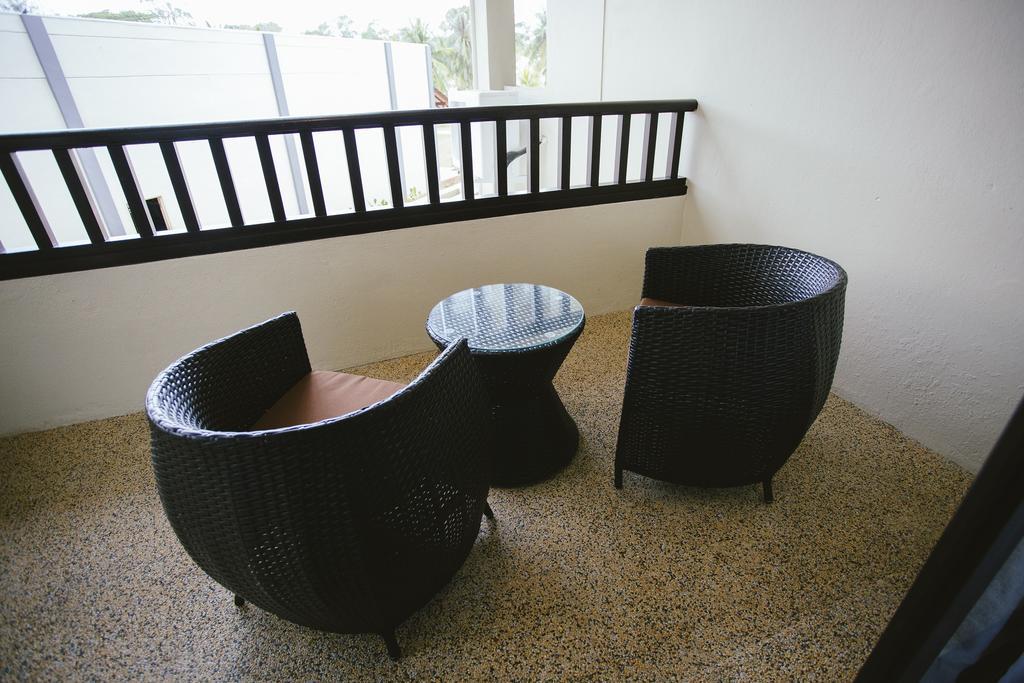 Sand&Sandals Desaru Beach Resort&Spa Exterior foto A set of outdoor furniture