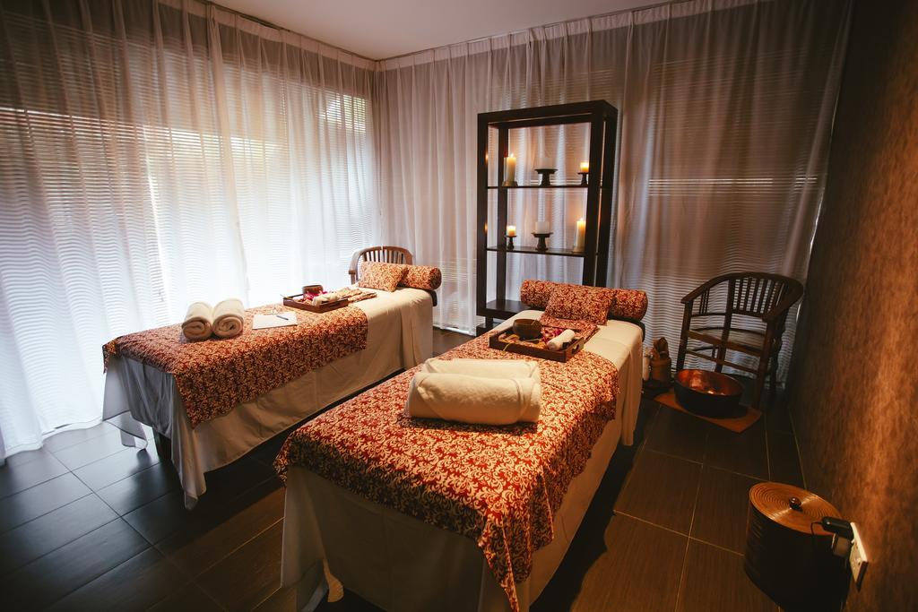 Sand&Sandals Desaru Beach Resort&Spa Exterior foto A spa treatment room