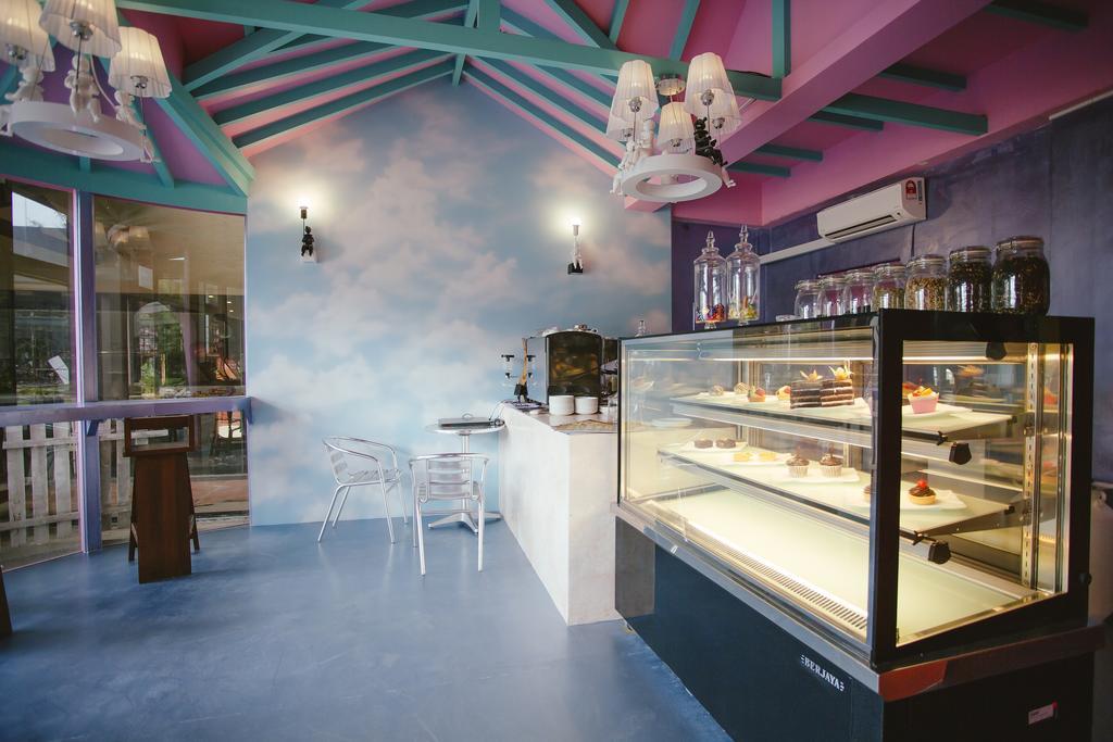 Sand&Sandals Desaru Beach Resort&Spa Exterior foto The interior of a typical café
